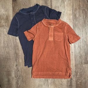 Two Boys xs (5) gap tshirts